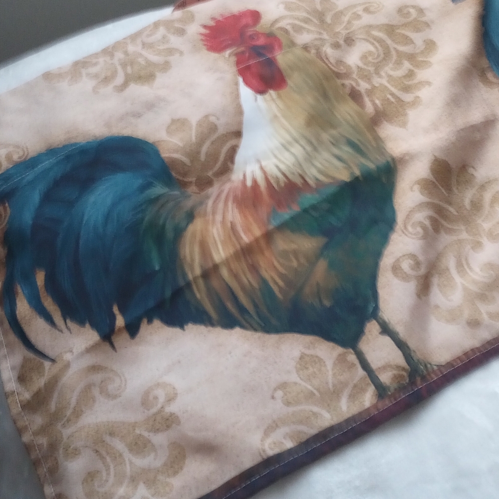 Rooster Print curtain and two placemats - Picture 2 of 5